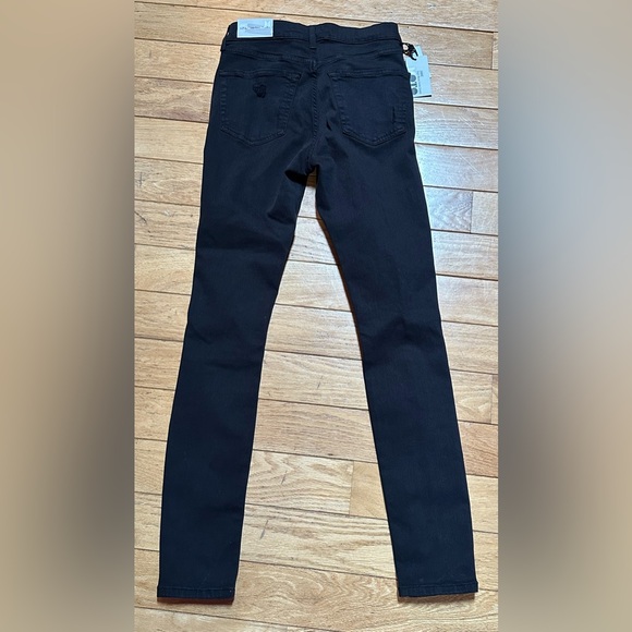 New with tags Topshop Jamie high waist ripped ankle grazer jeans in black. - Picture 2 of 2
